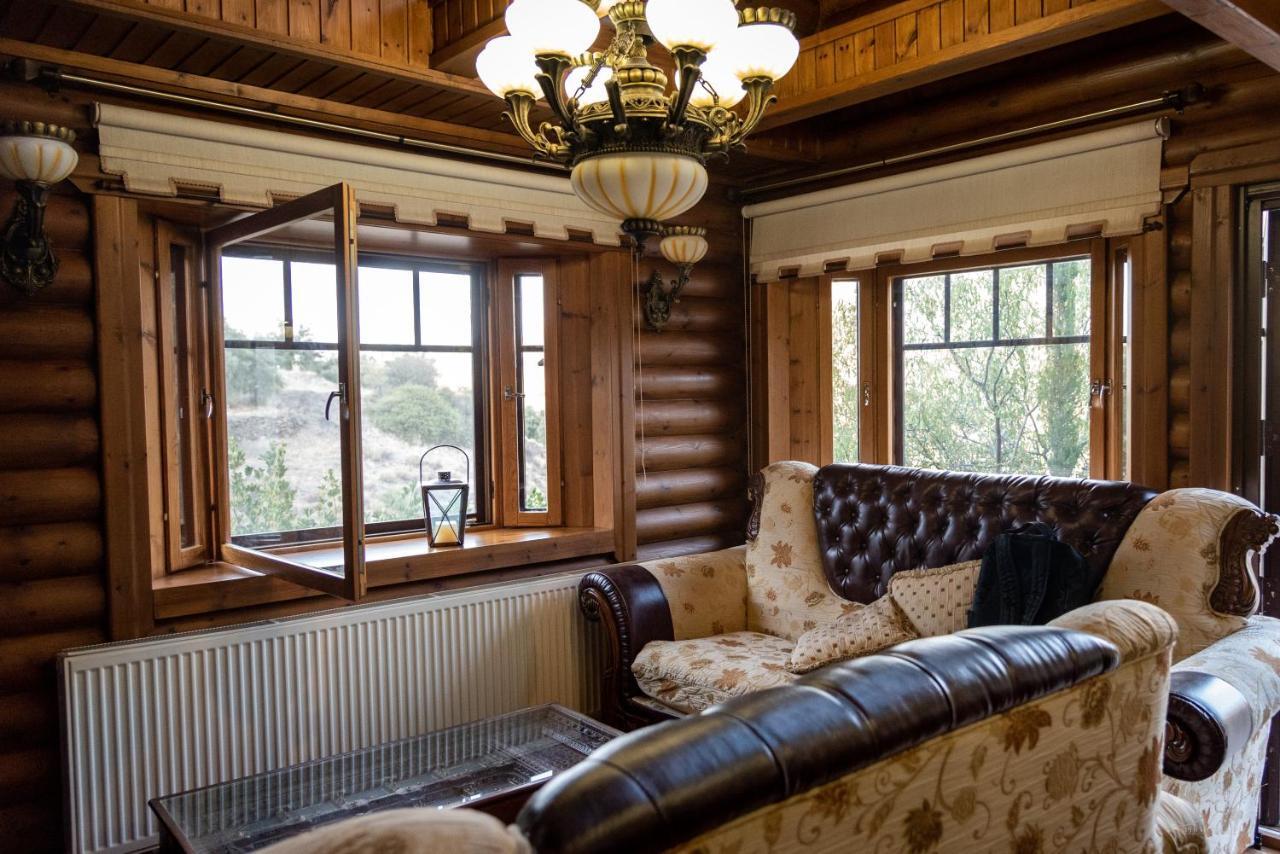 *2 Bdr Log House /Mountains/Queen Bed/Fireplace Gourri Exterior foto